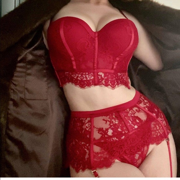 BNWT Maria red 3 PC - Picture 1 of 2